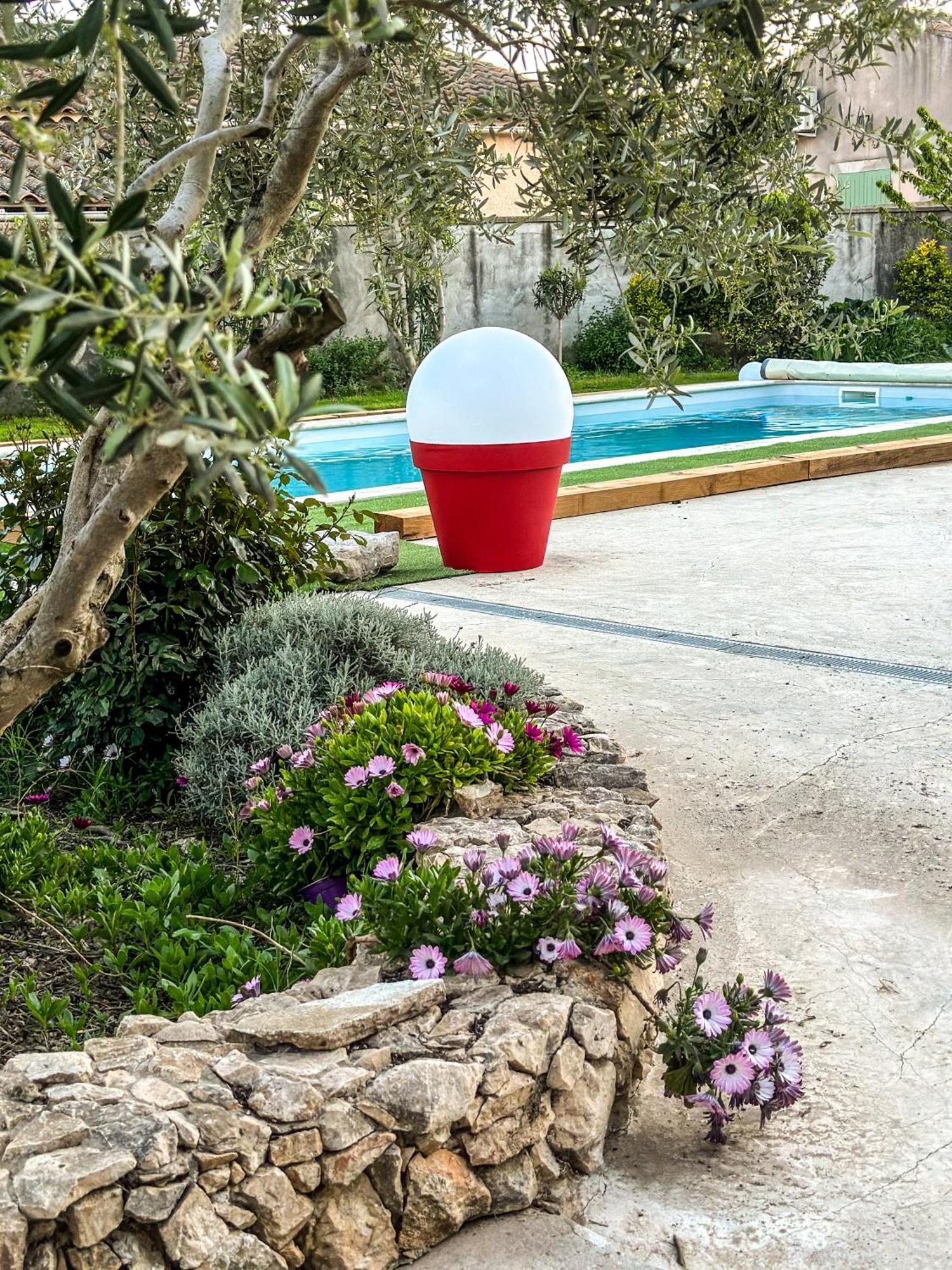 Le Petit Valexiane Piscine & Jardin *